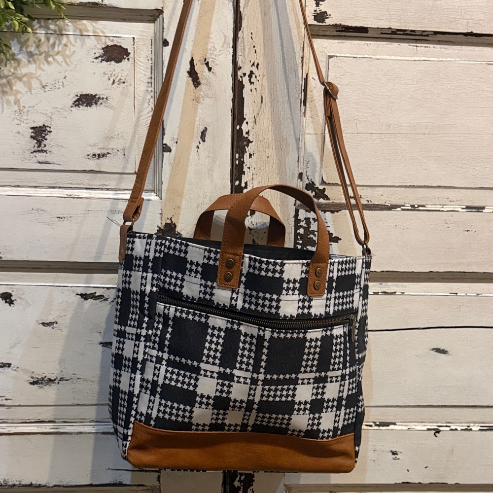 Thirty one Black & White HoundstoothTote with Tan Leather Trim crossbody purse
